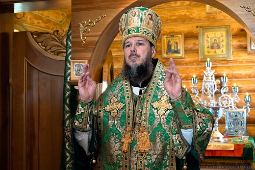 Архиерейское богослужение в храме святых Петра и Февронии села Ягодное в престольный день