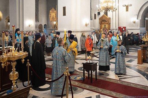 В канун Недели Крестопоклонной и праздника Благовещения епископ Нестор совершил всенощное бдение с чином выноса Креста