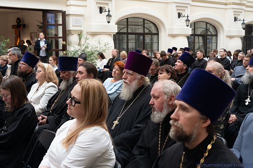 Делегация Тольяттинской Епархии приняла участие в пленарном заседании конференции, посвящённой 175-летию Самарской Епархии