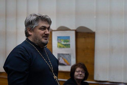 В ДДЮТ миссионерский отдел епархии открыл работу епархиальных Рождественских чтений секцией о роли личности в образовании и воспитании