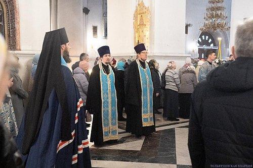 В канун Недели Крестопоклонной и праздника Благовещения епископ Нестор совершил всенощное бдение с чином выноса Креста