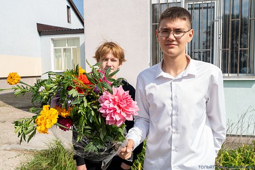 В День знаний священнослужители Тольяттинской Епархии приняли участие в торжественных мероприятиях образовательных учреждений