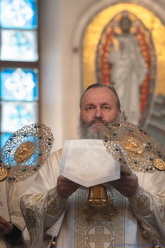 В праздник Преображения Господня глава Самарской Митрополии митрополит Феодосий возглавил соборное архиерейское богослужение в Преображенском кафедральном соборе Тольятти