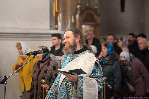 В канун Недели Крестопоклонной и праздника Благовещения епископ Нестор совершил всенощное бдение с чином выноса Креста