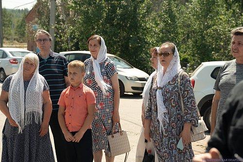 Епископ Нестор освятил крест на купол нового храма во имя блаженной Матроны Московской