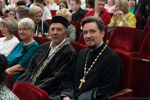 Священники Тольяттинской Епархии приняли участие в торжественном мероприятии ко Дню социального работника