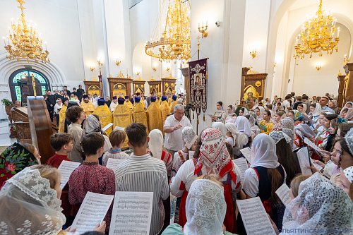 Соборное архиерейское богослужение в храме Трёх святителей в Тольятти