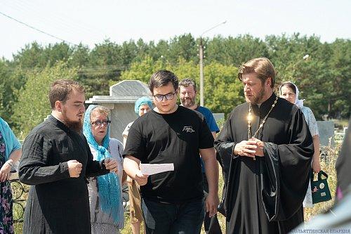 Епископ Нестор освятил крест на купол нового храма во имя блаженной Матроны Московской