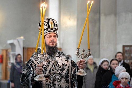 В пятницу второй седмицы Великого поста епископ Нестор совершил Литургию Преждеосвященных Даров в Казанском храме с. Верхнее Санчелеево Ставропольского благочиния