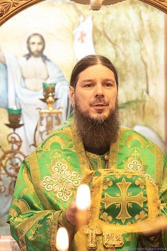 В день памяти преподобного Сергия Радонежского епископ Нестор совершил Литургию в Казанском храме микрорайона Яблоневый овраг Жигулёвска
