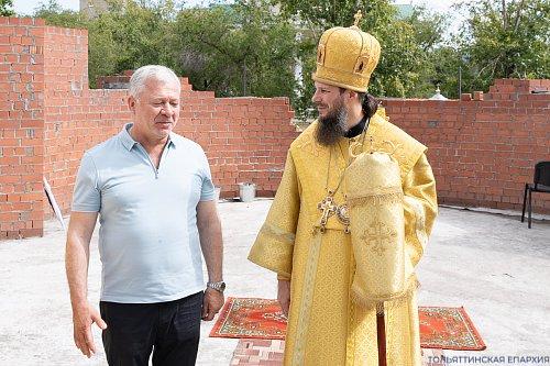 Епископ Нестор совершил чин освящения закладного камня в основание строящегося храма во имя равноапостольной Марии Магдалины 