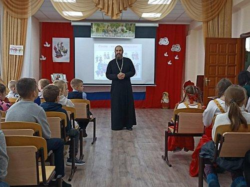 Учащиеся воскресных школ при храмах Комсомольского района (Тихоновское благочиние) объединились в квест-игре «День народного единства»