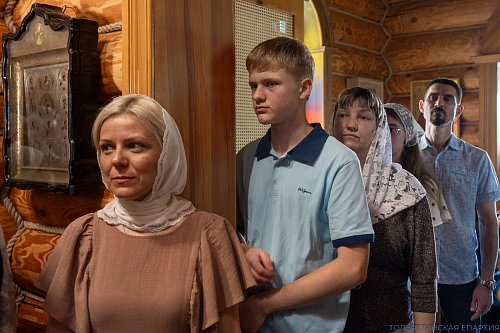 Архиерейское богослужение в храме святых Петра и Февронии села Ягодное в престольный день