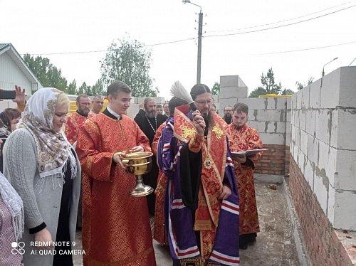 Правящий архиерей Тольяттинской епархии совершил чин освящения закладного камня в основание строящегося храма во имя блаженной Матроны Московской