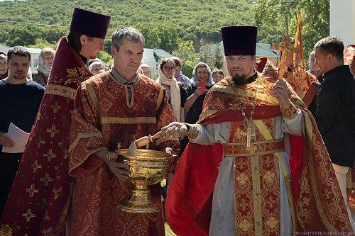 В Неделю 4-ю по Пасхе епископ Нестор совершил Литургию в Никольском храме с. Солнечная Поляна
