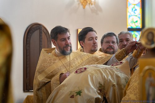 Соборное архиерейское богослужение в храме Трёх святителей в Тольятти