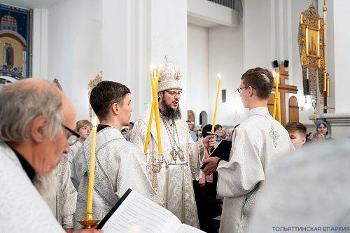 Канун Димитриевской родительской субботы: архиерейское богослужение в Преображенском кафедральном соборе Тольятти