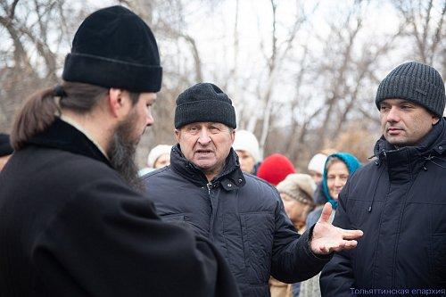Епископ Нестор освятил место под строительство храма во имя Александра Невского