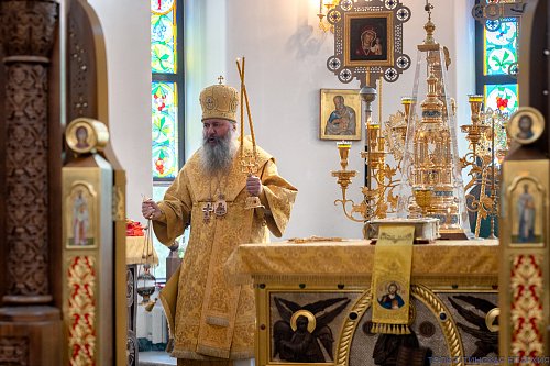Соборное архиерейское богослужение в храме Трёх святителей в Тольятти