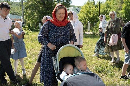 В Неделю 4-ю по Пасхе епископ Нестор совершил Литургию в Никольском храме с. Солнечная Поляна
