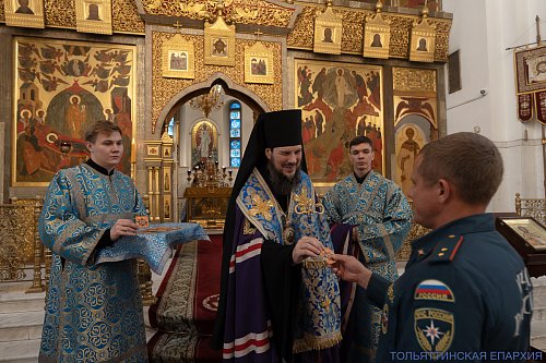 Сотрудники МЧС приняли участие в молебне перед иконой «Неопалимая Купина»