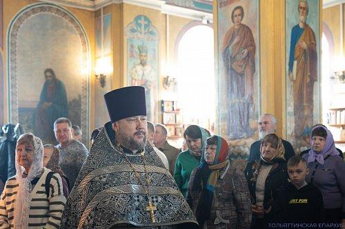 В пятницу третьей седмицы Великого поста епископ Нестор совершил Литургию Преждеосвященных Даров в Благовещенском храме микрорайона Фёдоровка Тольятти Тихоновского благочиния
