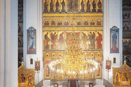В канун Недели Крестопоклонной и праздника Благовещения епископ Нестор совершил всенощное бдение с чином выноса Креста