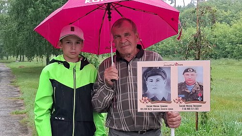 В  Саду защитников Отечества минутой молчания почтили тех, кто отдал жизнь за Родину