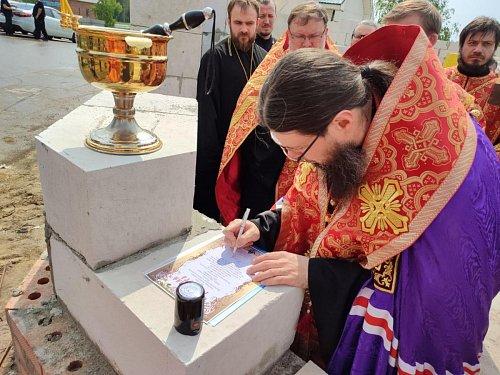 Правящий архиерей Тольяттинской епархии совершил чин освящения закладного камня в основание строящегося храма во имя блаженной Матроны Московской