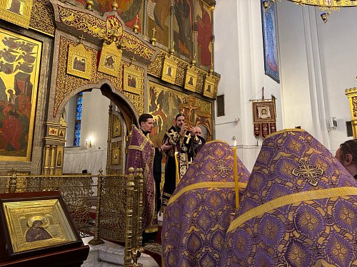 Канун Недели третьей Великого поста, Крестопоклонной