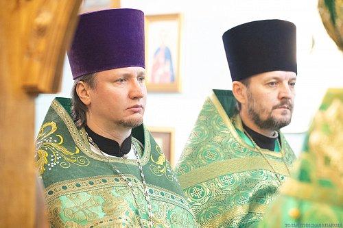 В день памяти преподобного Сергия Радонежского епископ Нестор совершил Литургию в Казанском храме микрорайона Яблоневый овраг Жигулёвска