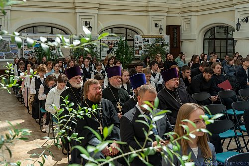 Делегация Тольяттинской Епархии приняла участие в пленарном заседании конференции, посвящённой 175-летию Самарской Епархии