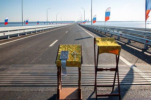 Епископ Софроний и епископ Нестор освятили Волжский мост в день его открытия