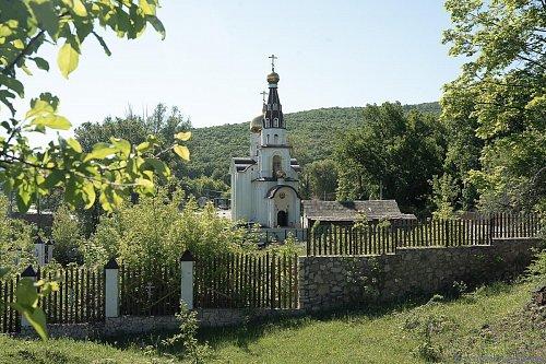 В Неделю 4-ю по Пасхе епископ Нестор совершил Литургию в Никольском храме с. Солнечная Поляна
