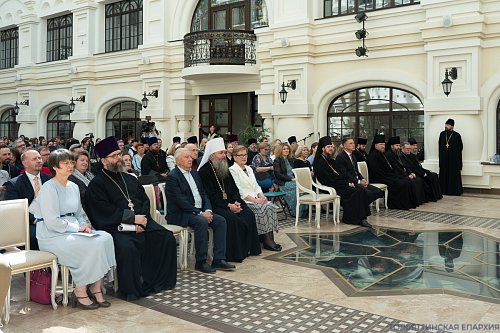 Делегация Тольяттинской Епархии приняла участие в пленарном заседании конференции, посвящённой 175-летию Самарской Епархии
