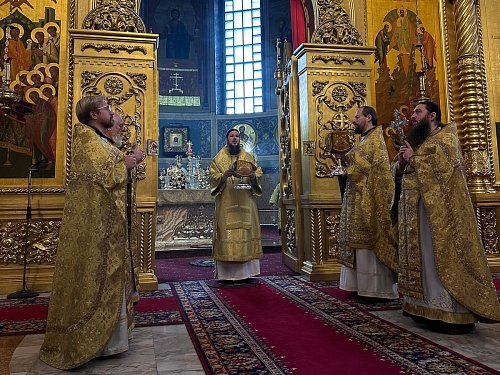 Епископ Нестор совершил Литургию и панихиду в Николо-Угрешском ставропигиальном монастыре в годовщину кончины митрополита Вениамина (Зарицкого)