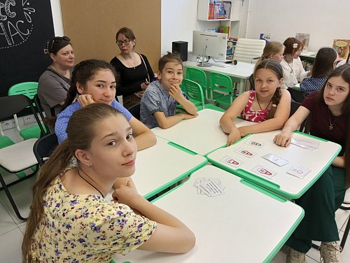 Летний отдых с духовным содержанием: завершилась смена культурно-досуговой площадки «Радуга» учебного филиала ДЕОЦ при Покровском храме Тольятти