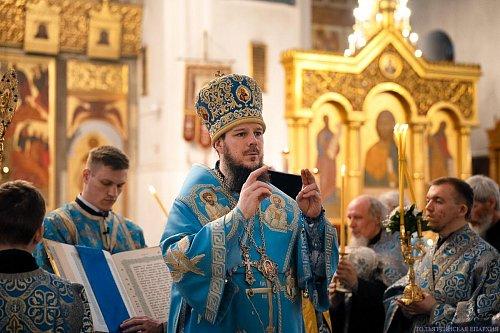 В канун Недели Крестопоклонной и праздника Благовещения епископ Нестор совершил всенощное бдение с чином выноса Креста