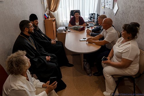 В День знаний священнослужители Тольяттинской Епархии приняли участие в торжественных мероприятиях образовательных учреждений