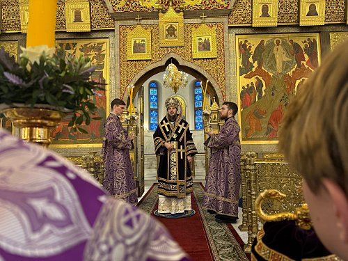 Канун Недели третьей Великого поста, Крестопоклонной