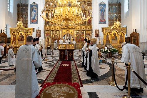 Канун Недели 11-й по Пятидесятнице: архиерейское богослужение в Преображенском кафедральном соборе Тольятти и слово архипастыря о Преображении и Воскресении Христа