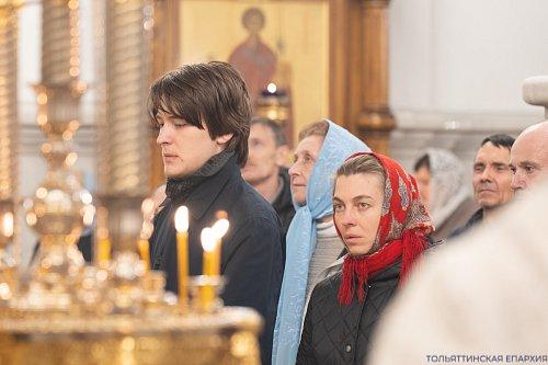 Канун Димитриевской родительской субботы: архиерейское богослужение в Преображенском кафедральном соборе Тольятти