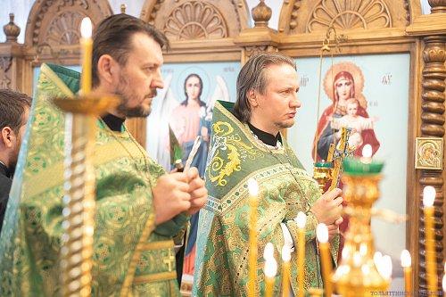 В день памяти преподобного Сергия Радонежского епископ Нестор совершил Литургию в Казанском храме микрорайона Яблоневый овраг Жигулёвска