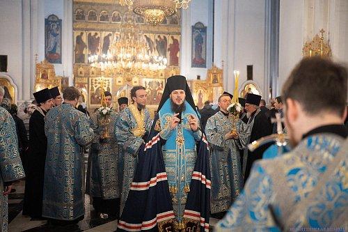 В канун Недели Крестопоклонной и праздника Благовещения епископ Нестор совершил всенощное бдение с чином выноса Креста