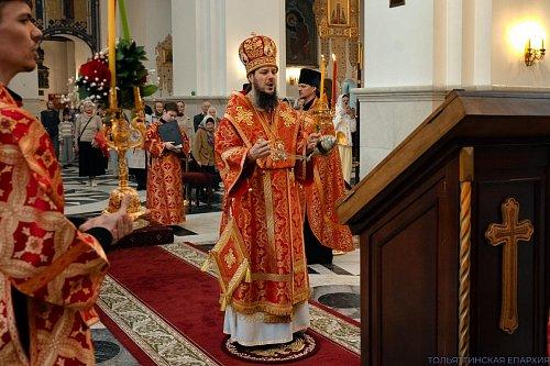 В праздник Светлого Христова Воскресения епископ Нестор совершил Пасхальную великую вечерню