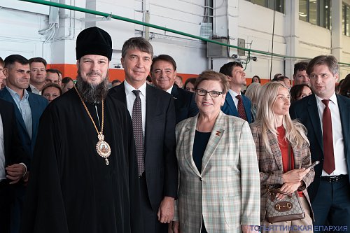 Запуск LADA Azimut и открытие памятного барельефа: епископ Нестор принял участие в торжественных мероприятиях АВТОВАЗа в преддверии Дня машиностроителя