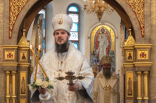 В праздник Преображения Господня глава Самарской Митрополии митрополит Феодосий возглавил соборное архиерейское богослужение в Преображенском кафедральном соборе Тольятти