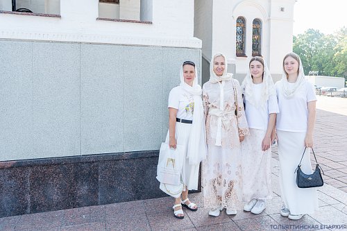 В праздник Преображения Господня глава Самарской Митрополии митрополит Феодосий возглавил соборное архиерейское богослужение в Преображенском кафедральном соборе Тольятти