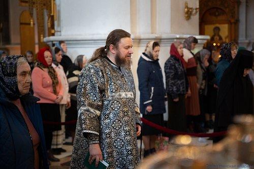 В канун четвертка Великого канона епископ Нестор совершил утреню