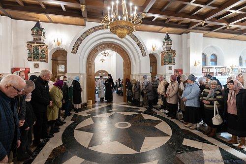 Канун Димитриевской родительской субботы: архиерейское богослужение в Преображенском кафедральном соборе Тольятти